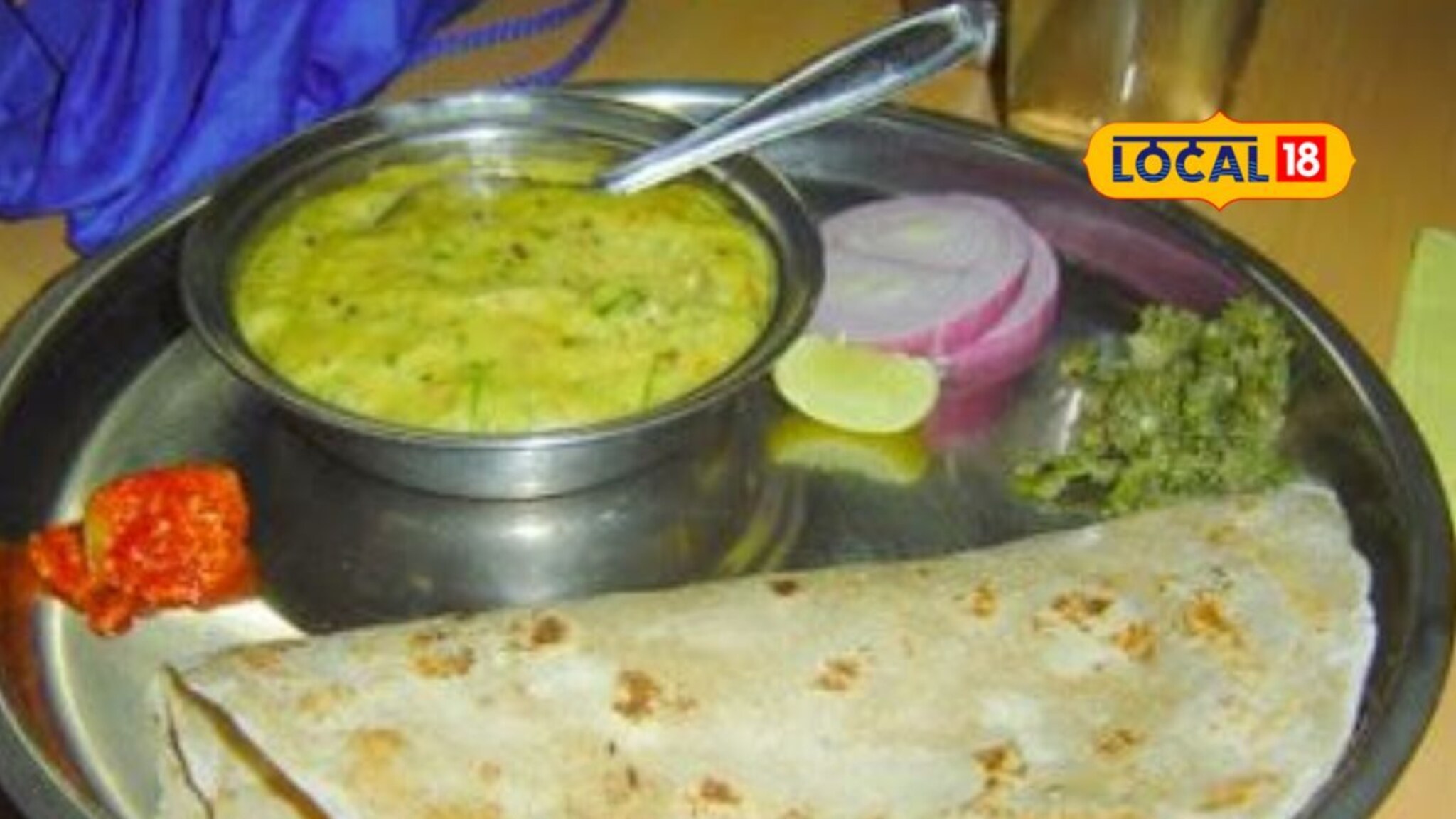 Solapur Food: फक्त 15 रुपयांत मिळतेय पिठलं-भाकरी, 50 वर्षांपासून सोलापूरकरांना स्वस्तात जेवण, पाहा Location