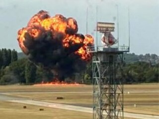 अहमदाबादनंतर आता ब्रिटनमध्ये प्लेन क्रॅश, टेकऑफनंतर हवेतच विमान जळून खाक