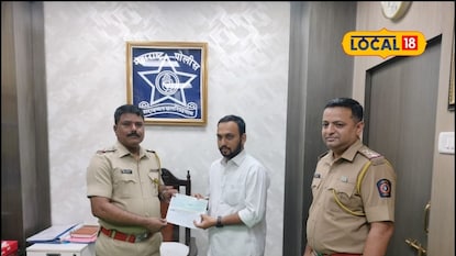 Inspiring Story: CSMT रेल्वे पोलिसाचा प्रामाणिकपणा! तब्बल 30,00,000 रुपये किमतीचा चेक केला परत! Inspiring Story: CSMT रेल्वे पोलिसाचा प्रामाणिकपणा! तब्बल 30,00,000 रुपये किमतीचा चेक केला परत!