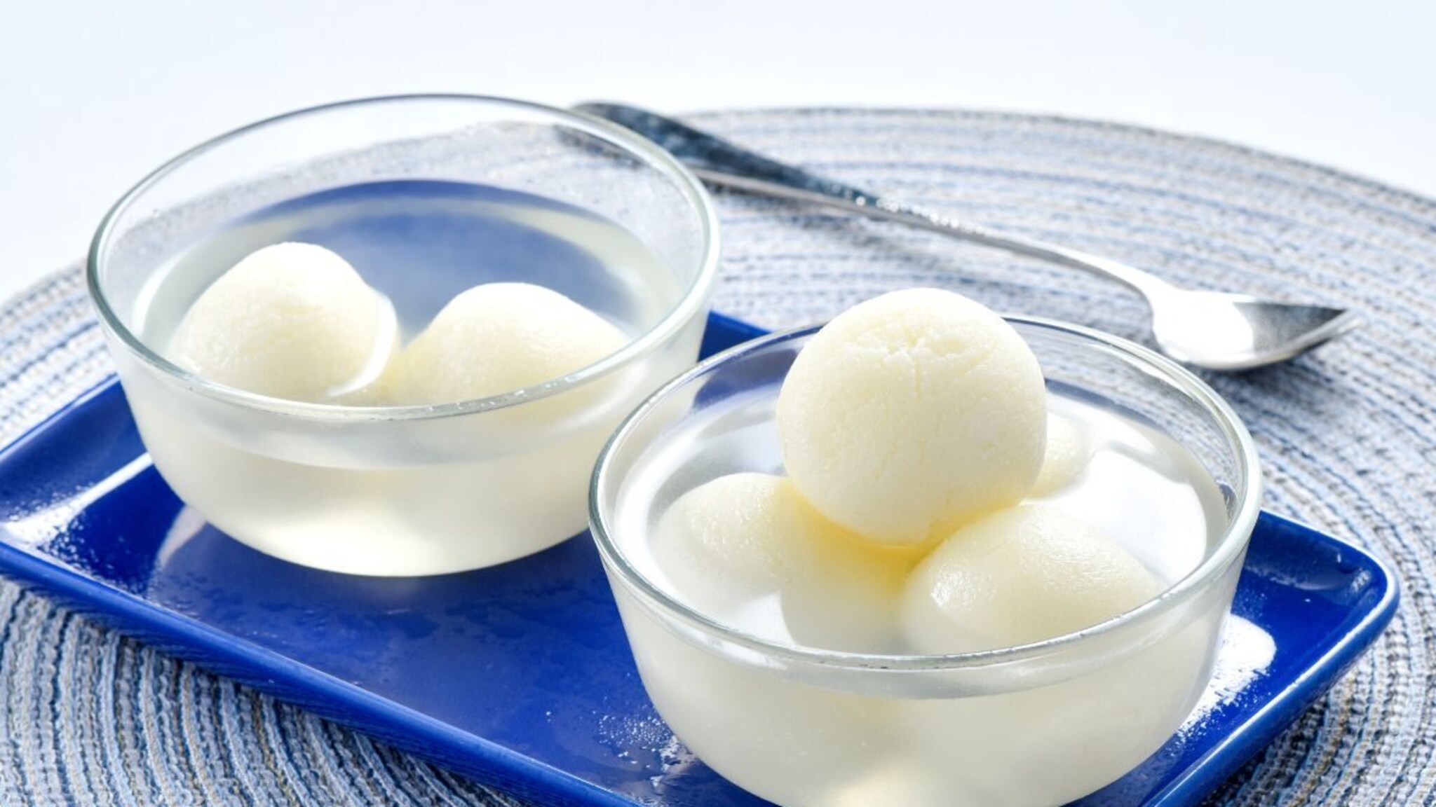 Pressure Cooker Rasgulla Recipe : प्रेशर कुकरमध्ये रसगुल्ला तयार करण्याची एकदम सोपी ट्रिक, 15 मिनिटात खायला तयार