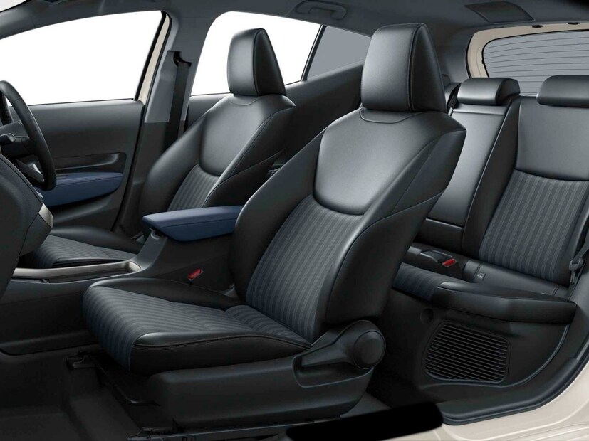 इंजिन आणि पॉवर toyota  aqua hybrid ही  हायब्रिड पॉवरट्रेन असणार आहे. म्हणजे, पेट्रोल आणि हायब्रिडवर ही कार धावणार आहे. या कारमध्ये १.५-लिटर, ३-सिलेंडर पेट्रोल इंजिन असण्याची शक्यता आहे. जे जास्तीत जास्त ८९ बीएचपी आणि १२० एनएम पॉवर जनरेट करेल. 