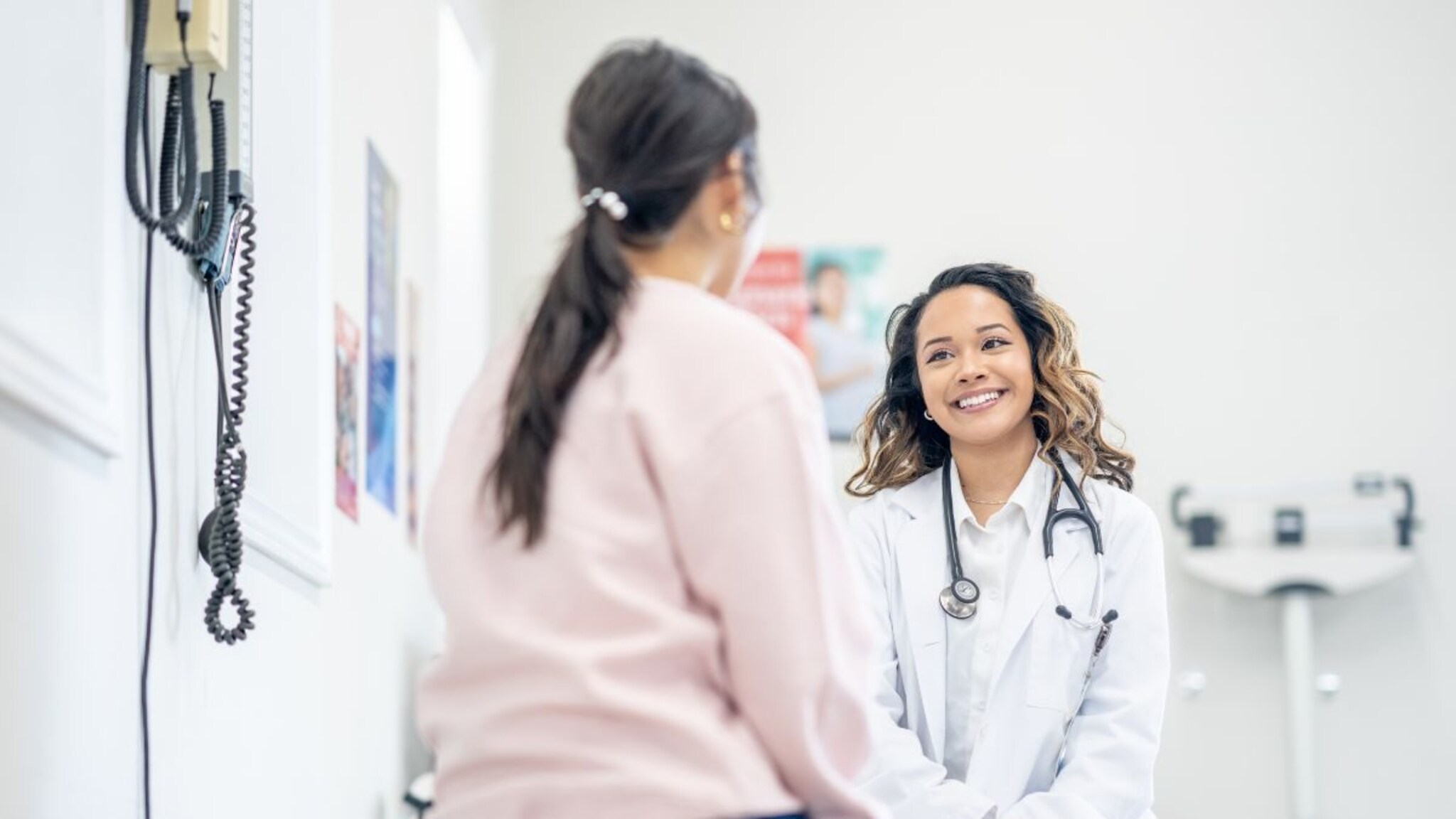 Women Health Problems : सतत थकवा, केसगळती, पाळी ही अनियमित? महिलांनो हा रेड फ्लॅग, ‘हे’ आजार असू शकतात कारणीभूत