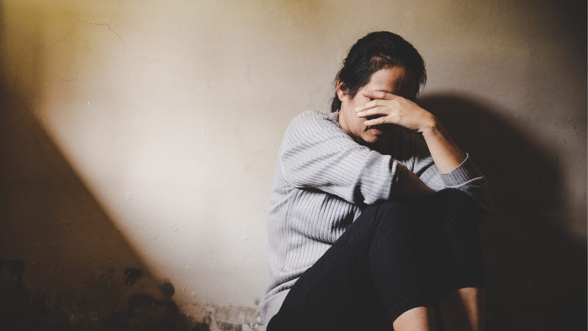 'माझ्याशी बोल, नाहीतर...', नराधमाने धमकी दिली, नंतर गोठ्यात नेलं अन् विवाहितेसोबत भयानक कृत्य केलं! 