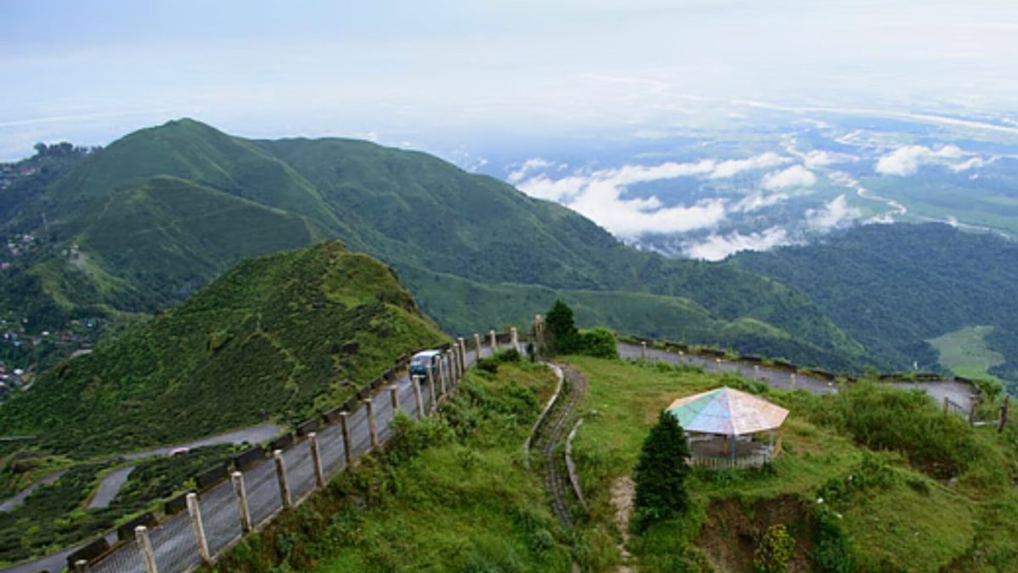 भारताचे स्कॉटलंड’ ते ‘दक्षिण भारताचे काश्मीर’! ऑगस्टमध्ये भारतातील टॉप 10 हिल स्टेशन्सची करा सफर!