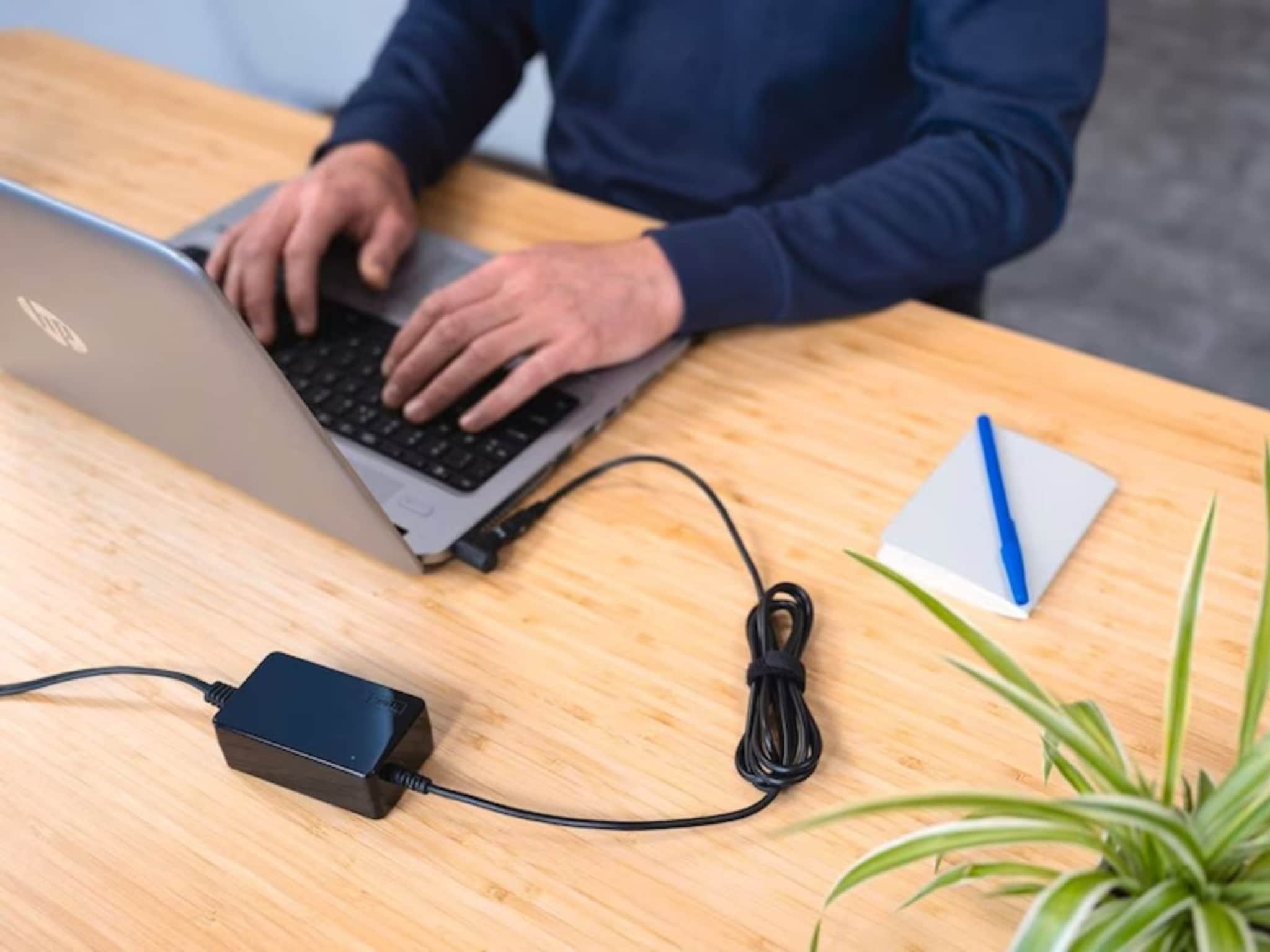 लॅपटॉप वापरताना तुम्हीही 'या' चुका करता? काही दिवसात होईल भंगार