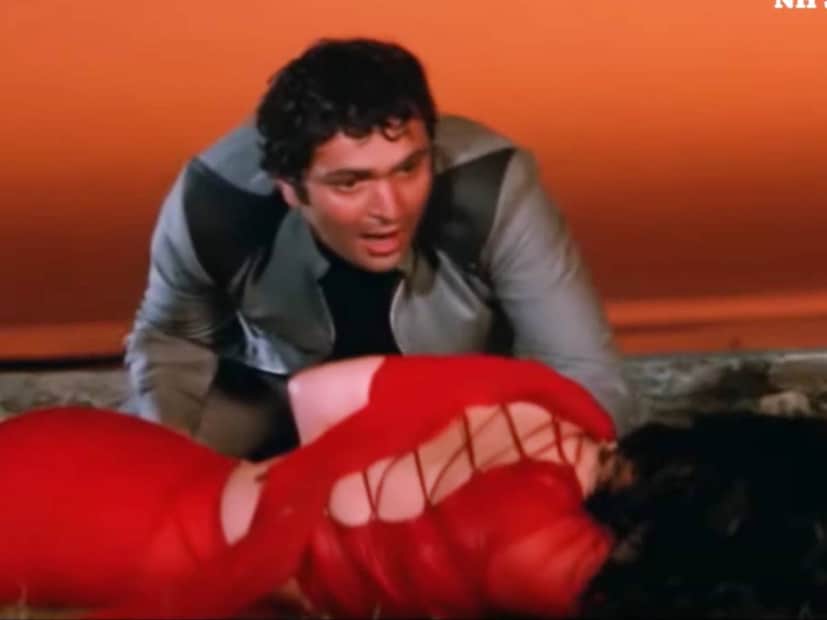 बॉलिवूडमधील लोकप्रिय कपलमध्ये नीतू कपूर आणि ऋषी कपूर यांचंही नाव येतं. दोघांची लव्हस्टोरी खूप चर्चेत राहिली. नीतू कपूर आणि ऋषी कपूर लग्नापूर्वी मित्र होते. दोघांचाही प्रेमविवाह झाला होता. लग्नानंतर नीतूंनी अभिनय कारकीर्द सोडून कुटुंबावर लक्ष केंद्रित करायला सुरुवात केली. पण लग्नानंतरही ती ऋषींच्या फ्लर्टिंगबद्दल खूप नाराज होती.