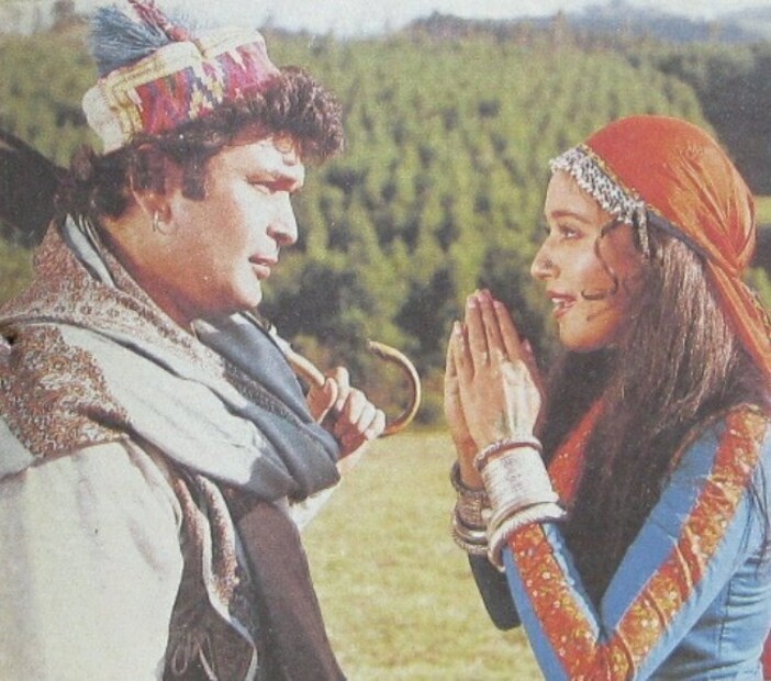  <!--StartFragment --><span class="cf0">ही बाप-बेट्याची जोडी आहे, </span><span class="cf0">दिवंगत</span><span class="cf0"> अभिनेते </span><span class="cf0">ऋषी</span><span class="cf0"> कपूर</span> <span class="cf0">आणि </span><span class="cf0">सध्याचा</span> <span class="cf0">सुपरस्टार</span> <span class="cf0">रणबीर</span><span class="cf0"> कपूर</span><span class="cf1">. </span><span class="cf0">माधुरी दीक्षित आणि </span><span class="cf0">ऋषी</span><span class="cf0"> कपूर यांनी तीन चित्रपटांमध्ये एकत्र काम केलं. पण त्यांची </span><span class="cf0">केमिस्ट्री</span> <span class="cf0">कितीही</span><span class="cf0"> चांगली असली, तरी त्यांची जोडी </span><span class="cf0">बॉक्स</span> <span class="cf0">ऑफिसवर</span><span class="cf0"> कधीच यशस्वी झाली नाही.</span><br /><!--EndFragment -->