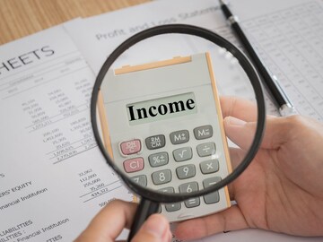 ITR भरुन बरेच दिवस झाले, पण रिफंड आलं नाही? तुम्ही या चुका केल्या का? करा चेक ITR भरुन बरेच दिवस झाले, पण रिफंड आलं नाही? तुम्ही या चुका केल्या का? करा चेक