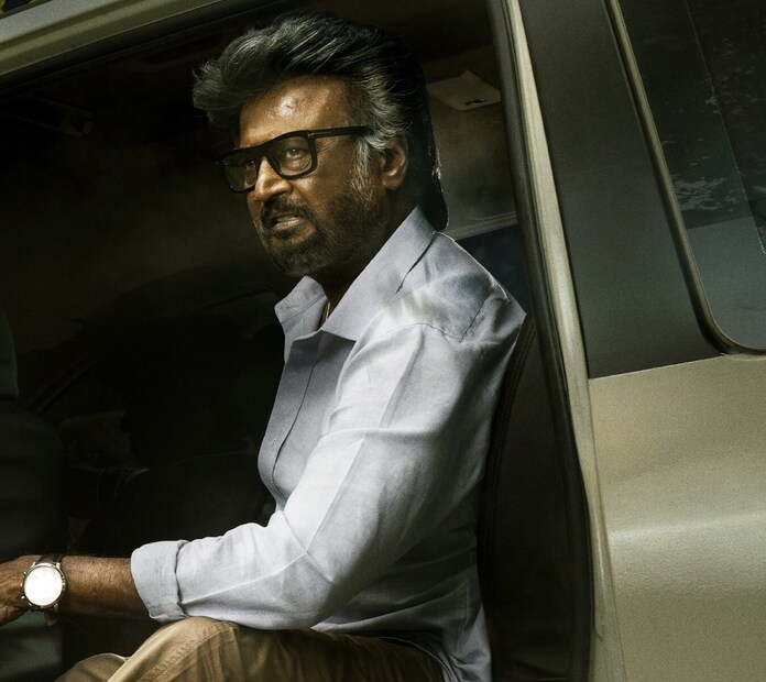 हा चित्रपट निवृत्त जेलर मुथुवेल पांडियन (रजनीकांत) ची कथा आहे, जो त्याच्या कुटुंबासह शांततेत जीवन जगतो. मुथुवेल एक कडक आणि प्रामाणिक जेलर होता, जो त्याच्या तत्त्वांसाठी आणि समर्पणासाठी ओळखला जातो. चित्रपटाची कथा एक रोमांचक वळण घेते जेव्हा मुथुवेलचे कुटुंब एका धोकादायक गुन्हेगारी टोळीचे लक्ष्य बनते. 