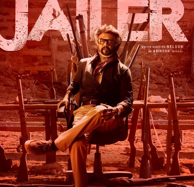 चित्रपटाच्या सुरुवातीला, मुथुवेल एका साध्या माणसाच्या भूमिकेत दिसतो, पण जेव्हा त्याच्या कुटुंबाचा प्रश्न येतो तेव्हा त्याला शस्त्र उचलण्यास भाग पाडले जाते. विनायकन खलनायकाची भूमिका करतो, जो रजनीकांतच्या भूमिकेपूर्वी चित्रपटात प्रवेश करतो. 