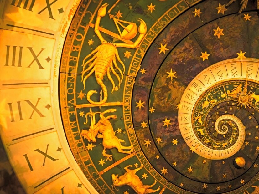 धनू - शनीच्या सरळ चालीमुळे धनु राशीवर मिश्र परिणाम होतील. धनु राशीला आरोग्याच्या समस्यांना तोंड द्यावे लागू शकते, आर्थिक समस्या तुमच्या अनेक कामांमध्ये अडचणी आणू शकतात. व्यावसायिक जीवनात तुम्हाला चढ-उतारांना सामोरे जावे लागेल; रागावर ताबा ठेवणं फायदेशीर ठरेल.