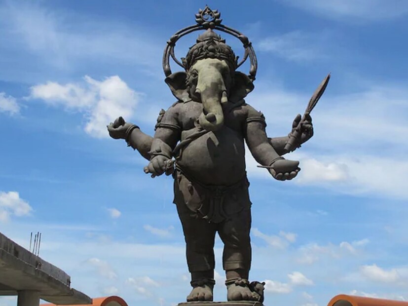 गणेश भक्तीला देशाची सीमा नाही. भारताच्या कानाकोपऱ्यात पूजल्या जाणाऱ्या गणेशाची आशिया खंडातील इतर भागातही तितक्याच भक्तीने पूजा केली जाते. बाहेरील देशांमध्ये गणेश भक्त वाढत आहेत.