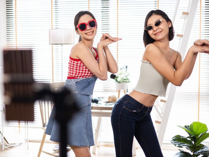 टिकटॉकची वेबसाइट काही काळासाठी उघडली असली तरी, अॅप अजूनही गुगल प्ले स्टोअर आणि अॅपल अॅप स्टोअरवर उपलब्ध नाही. ज्यांनी होमपेज उघडले त्यांना इतर पेजवर एरर मेसेज आले, ज्यात स्पष्टपणे सांगितले होते की ही सेवा तुमच्या देशात किंवा प्रदेशात उपलब्ध नाही. 