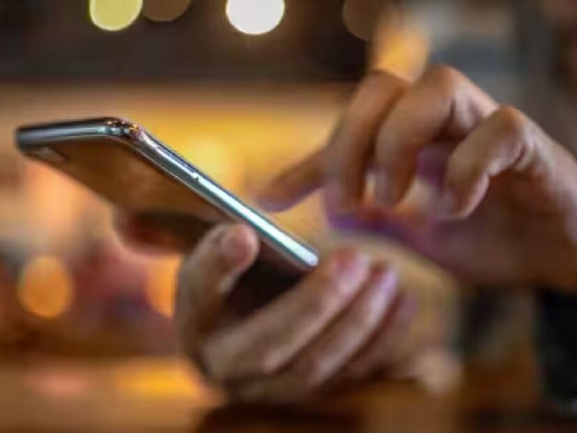 ब्राउझरमध्ये डेटा सेव्हर मोड चालू करा- क्रोम आणि इतर ब्राउझरमध्ये 'Lite Mode' किंवा 'Data Saver' फीचर आहे. ते चालू करून, ब्राउझर पेज कॉम्प्रेस करून उघडतो, ज्यामुळे कमी डेटा वापरला जातो.