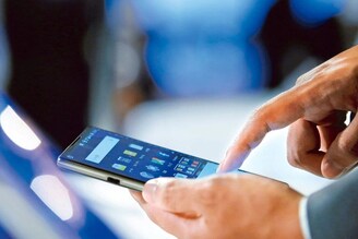 मोबाईल यूझर्स सावधान! या 3 सवयीमुळे खराब होतो तुमचा स्मार्टफोन