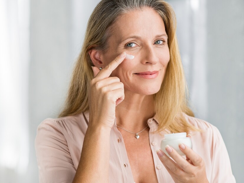  या सोप्या टिप्स फॉलो करून तुम्ही तुमच्या त्वचेसाठी योग्य मॉइश्चरायझर निवडू शकता आणि तिला वर्षभर निरोगी आणि चमकदार ठेवू शकता.