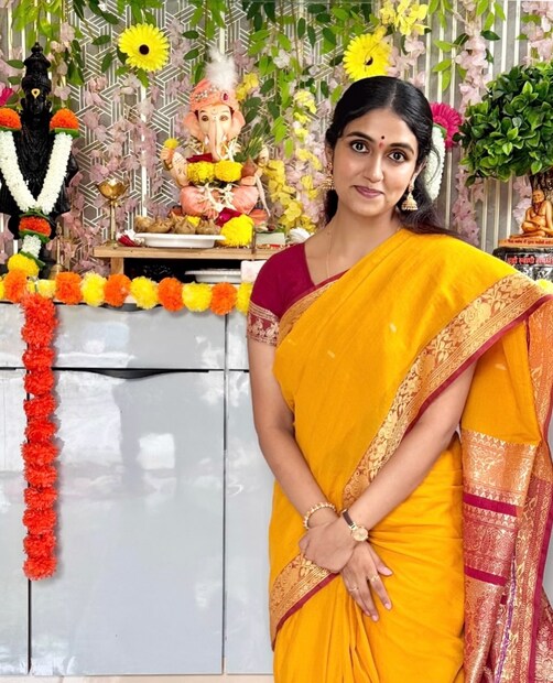 गणेशोत्सव म्हटलं की भक्तिभाव, आनंद, एकत्र येणं आणि उत्साहाचं वातावरण असतं. महाराष्ट्रात तर हा सण सर्वात मोठ्या जल्लोषाने साजरा केला जातो. सर्वजण हा उत्सव खूप एन्जॉय करतात.  गणेशोत्सव म्हटलं की भक्तिभाव, आनंद, एकत्र येणं आणि उत्साहाचं वातावरण असतं. महाराष्ट्रात तर हा सण सर्वात मोठ्या जल्लोषाने साजरा केला जातो. सर्वजण हा उत्सव खूप एन्जॉय करतात.