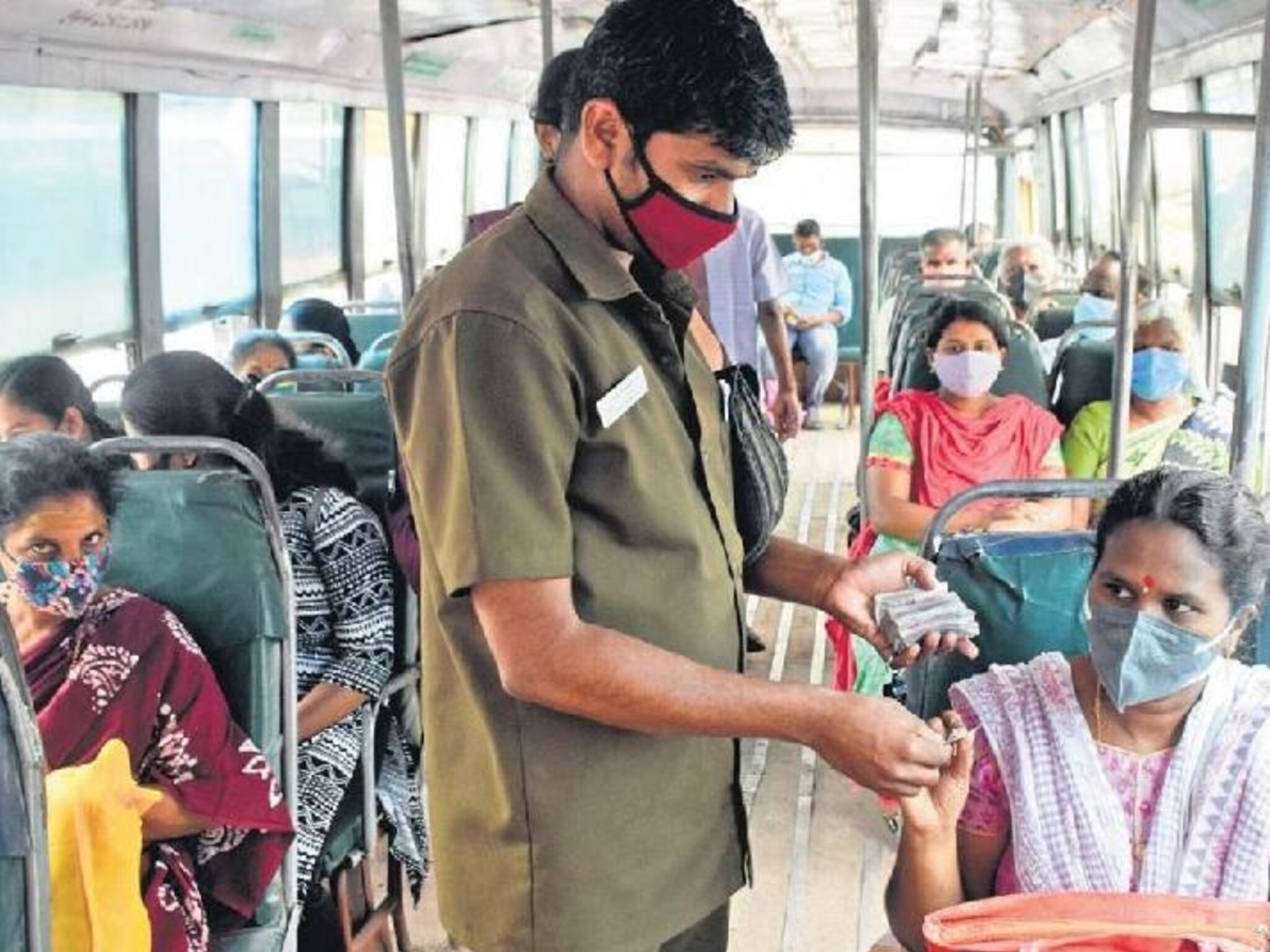 'चिल्लर नाही' म्हणणाऱ्या कंडक्टरची आता खैर नाही; एसटी महामंडळाचा मोठा निर्णय!