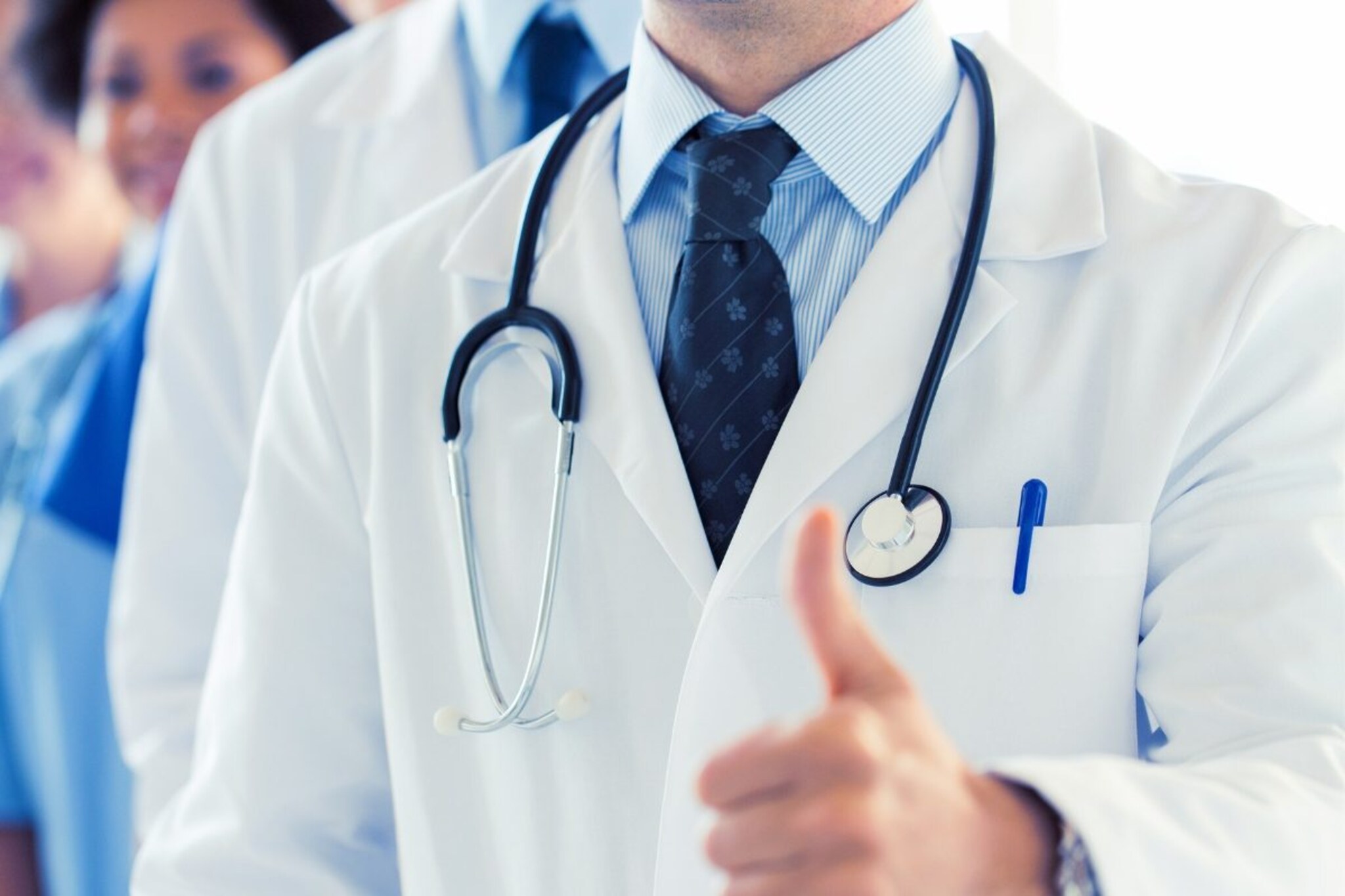 तुमचा डॉक्टर खरा की खोटा? QR कोड देणार उत्तर, राज्यात 'डॉक्टर ओळखा' उपक्रम सुरू!