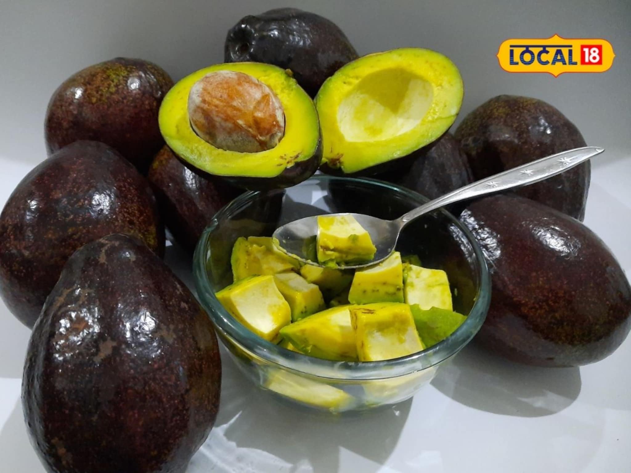 Avocado Benefit: हृदयविकारापासून रहाल दूर, ॲव्होकॅडो फळ खाण्याचे हे गुणकारी फायदे माहितीये का?