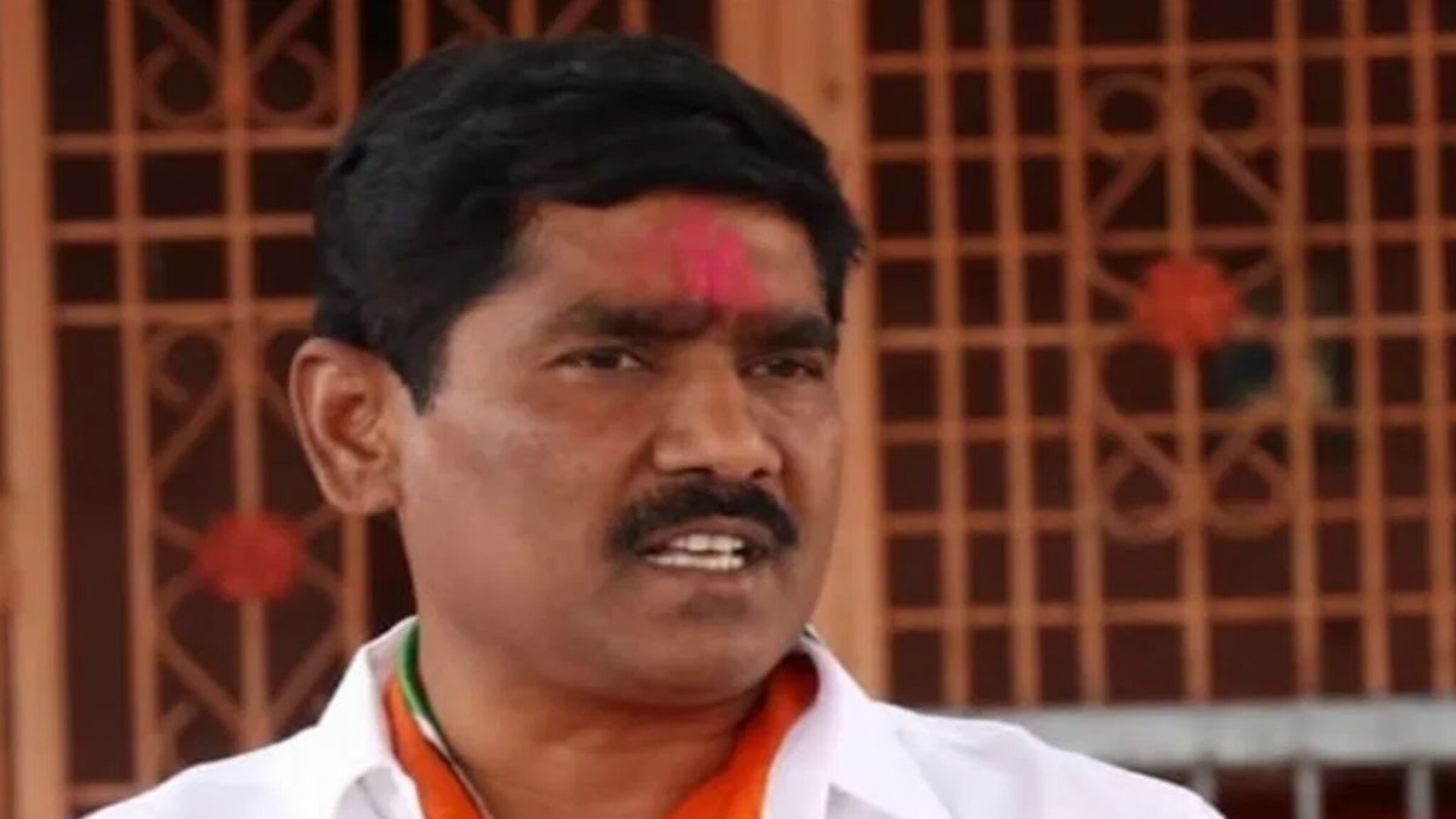 खासदार बजरंग सोनवणेंच्या जवळच्या व्यक्तीवर गुन्हा दाखल, 9 वर्षांपूर्वीचा कांड उघड