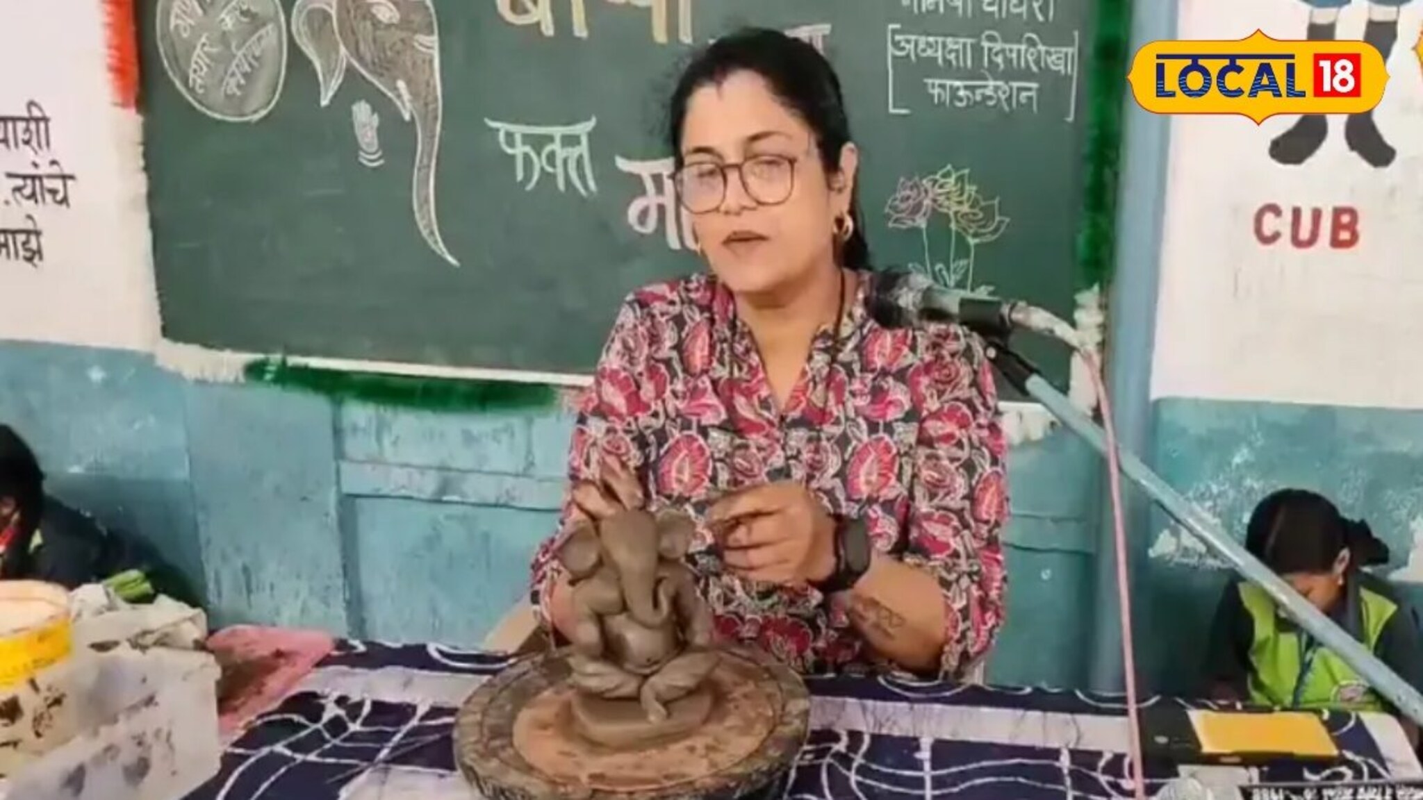 Ganesh Chaturthi 2025: फुकट बनवा इको-फ्रेंडली बाप्पा! वापरा फक्त कुंडीतील माती, बघा VIDEO