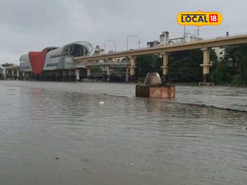 सध्या खडकवासला धरणातून तब्बल 29,084 क्युसेक वेगाने पाण्याचा विसर्ग केला जात आहे. धरण क्षेत्रातून पाणी सोडण्यात आल्याने मुठा नदी दुथडी भरून वाहत असून नदी पात्रालगतचे रस्ते पूर्णपणे पाण्याखाली गेले आहेत.