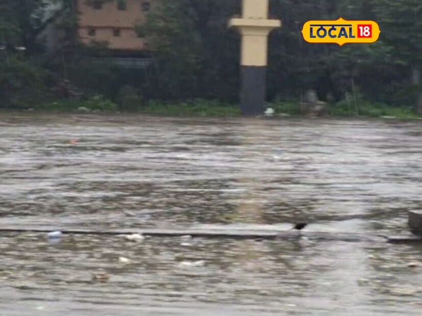 पुण्यातील वाहतूक पोलिसांनी पर्यायी मार्गांचा वापर करण्याचा सल्ला दिला आहे. पावसाचा जोर पाहता पुढील काही तास शहर आणि जिल्ह्यात आणखी मुसळधार पावसाची शक्यता हवामान खात्याने वर्तवली आहे. यामुळे नदीकाठच्या भागातील नागरिकांनी विशेष काळजी घ्यावी, अशी विनंती प्रशासनाने केली आहे.