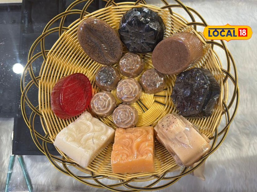 हळूहळू ज्वेलरीच्या व्यावसायला प्रतिसाद मिळू लागल्याने रश्मी यांनी इंदिरानगर भागात 'सखी कलेक्शन' या नावाने दुकान सुरू केलं. शिवाय त्यांनी इतरांचे क्लास घेण्यास देखील सुरुवात केली. 