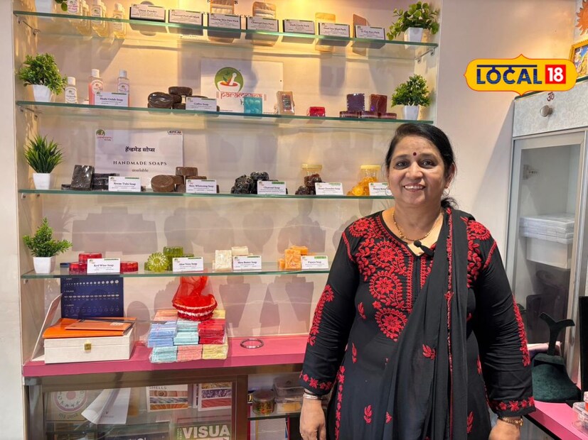 यासाठी काहीजणी नोकरीचा पर्याय स्विकारतात तर काहीजणी स्वत:चा व्यवसाय सुरू करतात. काही स्त्रिया तर अशा देखील आहेत ज्यांनी नोकरी सोडून व्यवसाय थाटला आहे. नाशिकमध्ये राहणाऱ्या रश्मी निघोसकर यांचा अशाच स्त्रियांमध्ये समावेश होतो. रश्मी यांनी नोकरी सोडून स्वतःचा व्यावासाय सुरू केला आहे. या व्यावसायाच्या माध्यमातून त्यांनी इतरांना सुद्धा रोजगार उपलब्ध करून दिला आहे.