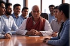 Chanakya Niti : ऑफिसमध्ये या 4 लोकांपासून दूरच राहा, करिअरला लावतात ग्रहण