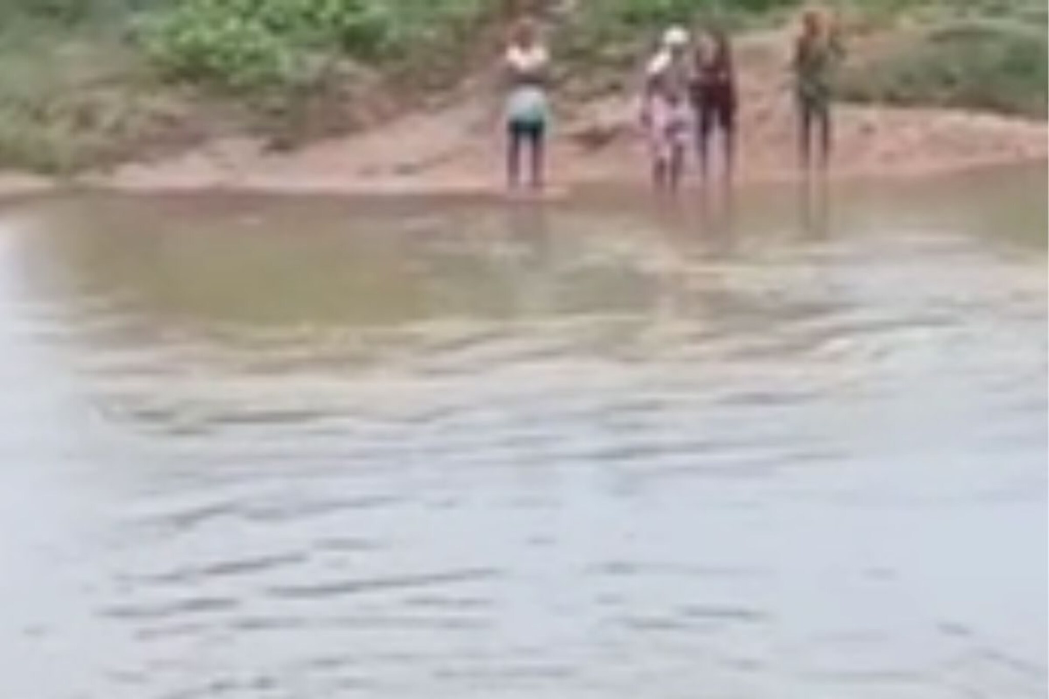 Dahihandi 2025: दहिहंडीच्या दिवशी आक्रीत घडलं, नदीत उतरले अन्...