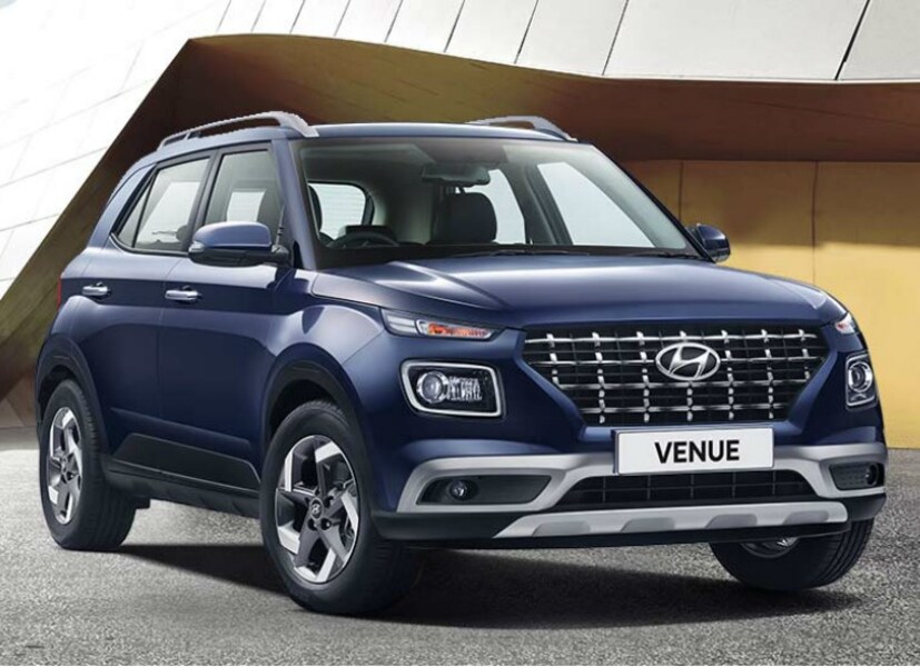 हुंडई व्हेन्यू : ही एक बजेट एसयूव्ही आहे जी 18-24.2 किमी/लिटर मायलेज देते. यामध्ये तुम्हाला 1.5-लिटर डिझेल इंजिन (113.4 hp, 250 Nm) मिळते. हे इंजिन 6-स्पीड मॅन्युअल ट्रान्समिशनशी जोडलेले आहे. ग्राहकांना 8-इंच टचस्क्रीन, 6 एअरबॅग्ज, क्रूझ कंट्रोल अशी वैशिष्ट्ये मिळतात.