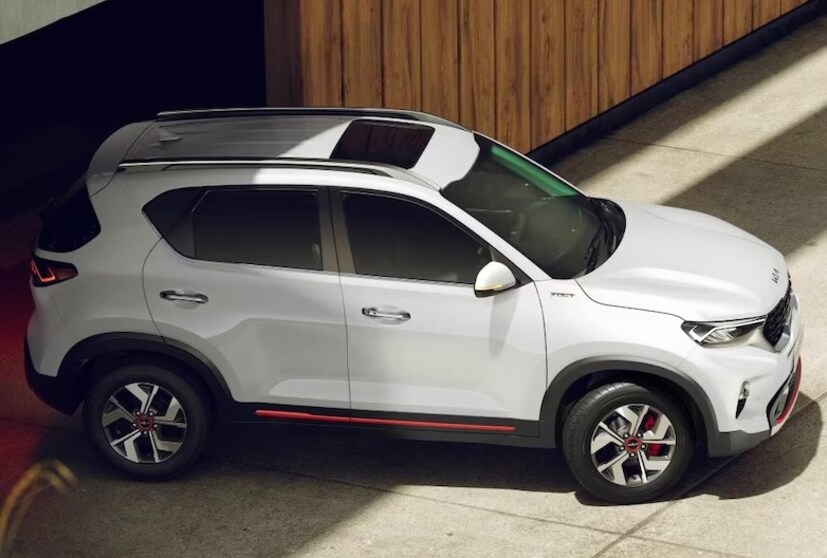 किआ सॉनेट : या एसयूव्हीचे मायलेज सुमारे 20-24.1 किमी/लीटर आहे ज्यामध्ये तुम्हाला 1.5-लिटर CRDi डिझेल इंजिन (114 hp, 250 Nm) मिळते, तसेच इंजिन 6-स्पीड मॅन्युअल / ऑटोमॅटिक ट्रान्समिशनशी जोडलेले आहे. सुरक्षिततेसाठी, ग्राहकांना कारमध्ये ADAS, 10.25-इंच टचस्क्रीन, 6 एअरबॅग्ज मिळतात.