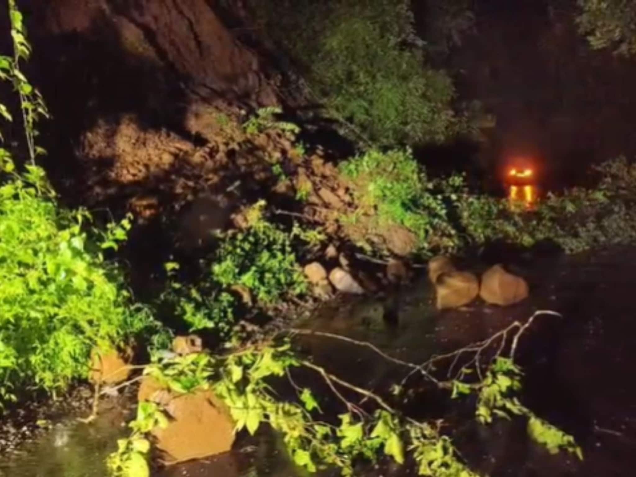 कोकणवासियांसाठी मोठी बातमी! 'या' घाटात दरड कोसळली, रस्ता वाहतुकीसाठी पुर्णपणे बंद