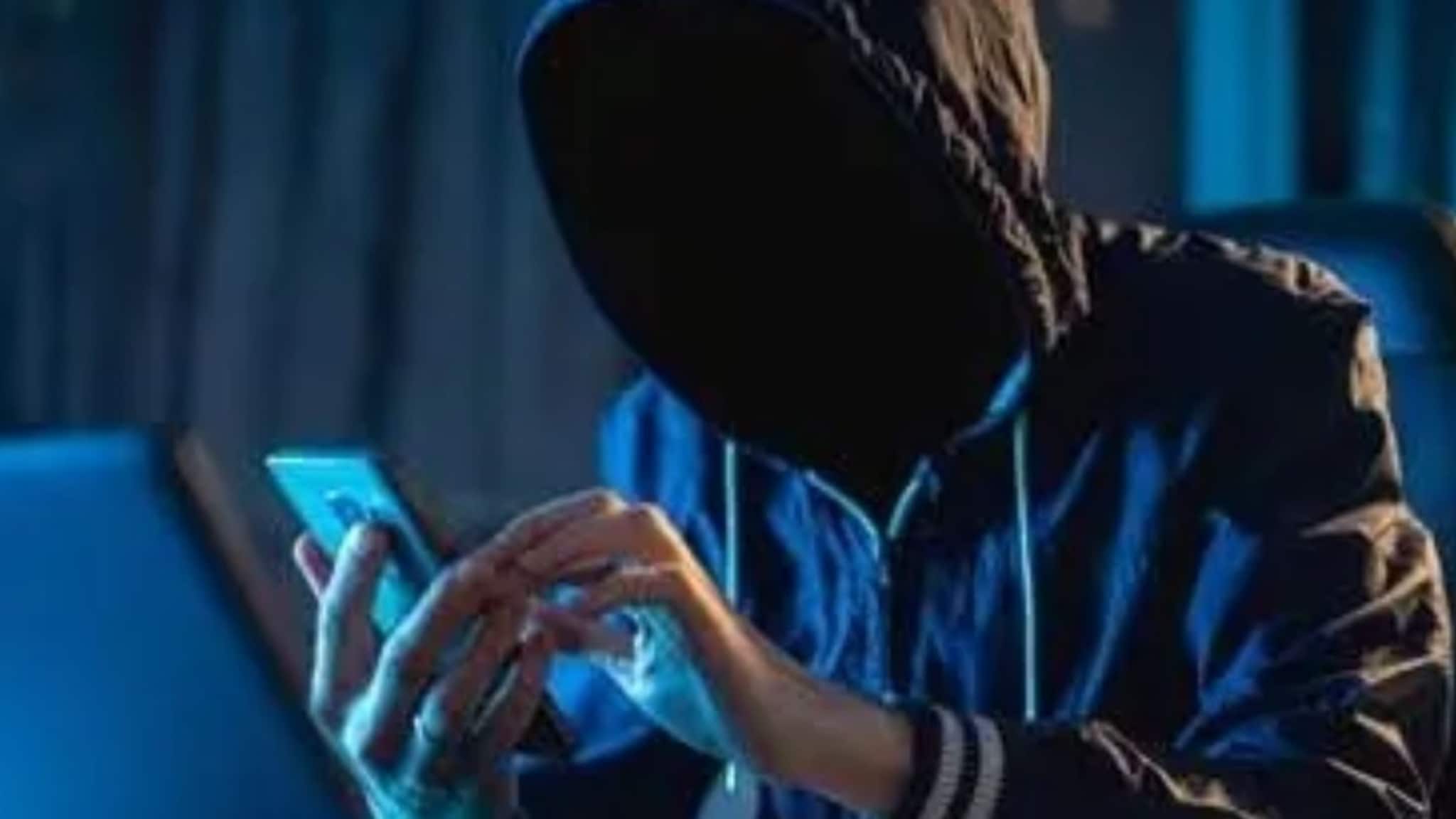 बँकिंग डिटेल्स चोरण्यासाठी ही ट्रिक वापरताय स्कॅमर्स, FBI ची वॉर्निंग; असा करा बचाव