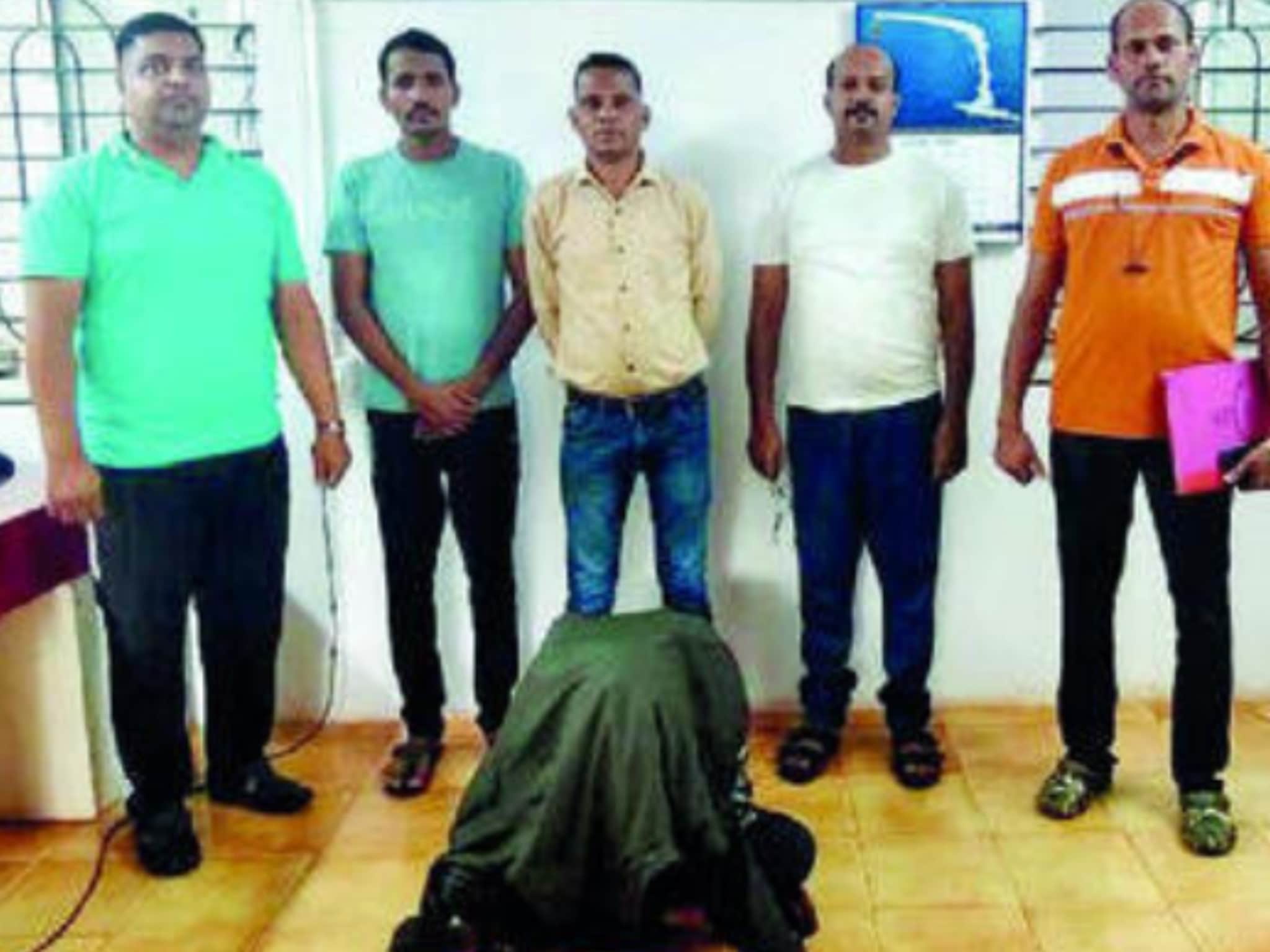 दागिन्यांच्या पुडीत दगडं! 'त्या' दोघांनी लुटलं अनेक महिलांना; चोरीची पद्धत्त ऐकून पोलीस चक्रावले