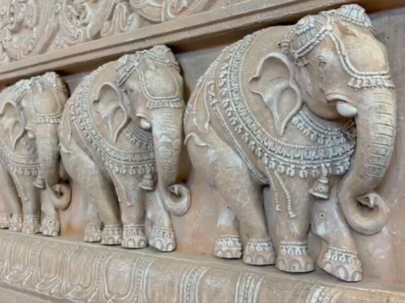 यंदाच्या वर्षी देखील तीच परंपरा जपत केरळच्या पद्मनाभ मंदिराची हुबेहूब प्रतिकृती दगडूशेठ हलवाई गणपती मंदिराकडून करण्यात आली आहे. 