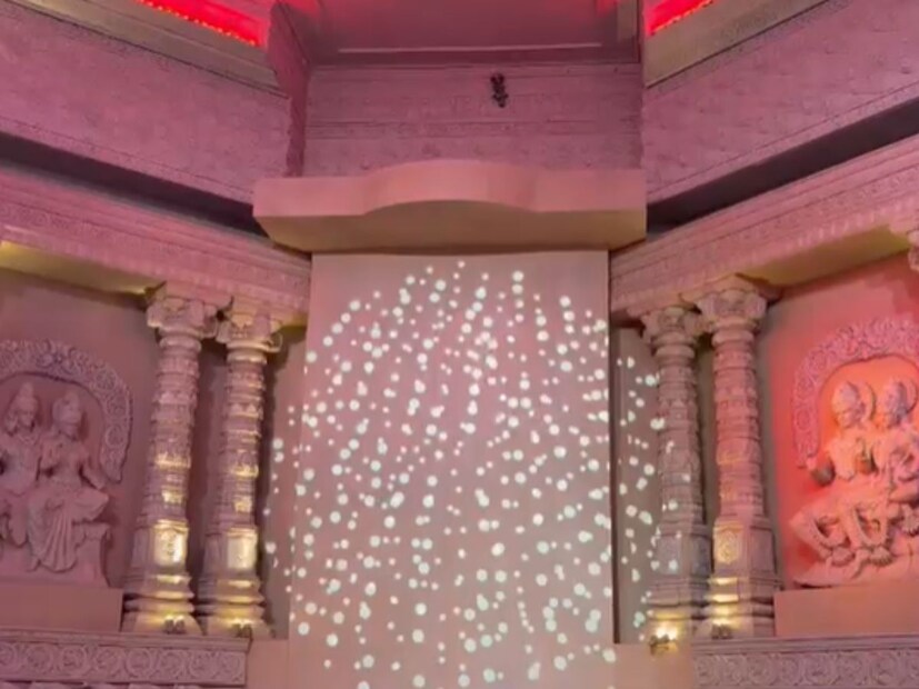 केरळमध्ये असणाऱ्या भगवान विष्णूच्या पद्मनाभ मंदिराची हुबेहूब प्रतिकृती साकारण्यात आली आहे. आकर्षक मंदिराचे काम आता अंतिम टप्प्यात आले असून या मंदिराला आकर्षक अशी रोषणाई देखील करण्यात आली आहे.