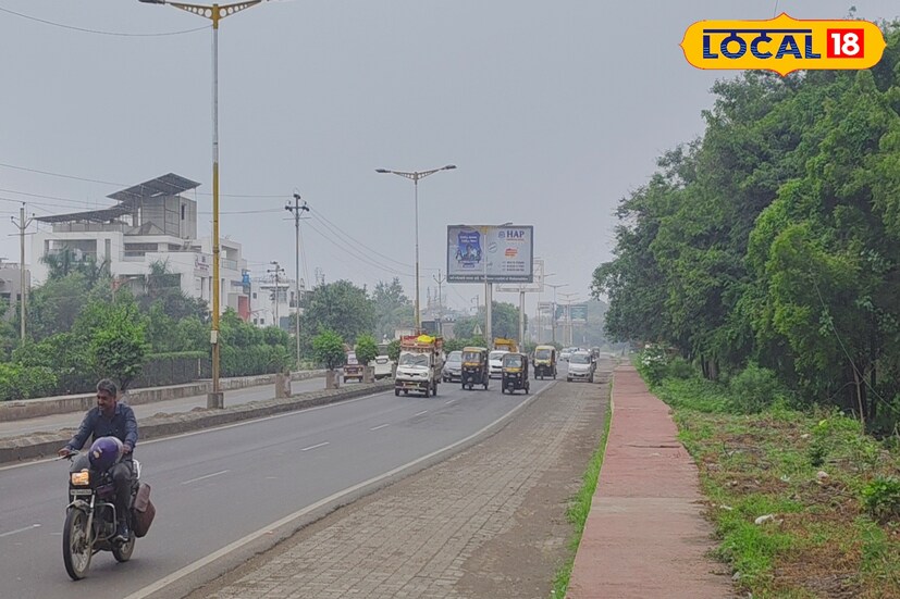 छत्रपती संभाजीनगरसह जालना, परभणी, बीड, हिंगोली, नांदेड, लातूर आणि धाराशिव या जिल्ह्यात ढगाळ वातावरण राहणारा असून हलक्या पावसाची शक्यता वर्तवण्यात आली आहे. तसेच काही ठिकाणी ढगांचा गडगडाट आणि विजांचा कडकडाट देखील होऊ शकतो. जुलैच्या शेवटच्या आठवड्यात काही जिल्ह्यात पावसाने जोरदार हजेरी लावली. आता मात्र पावसाने मराठवाड्यातून काढता पाय घेतला आहे.