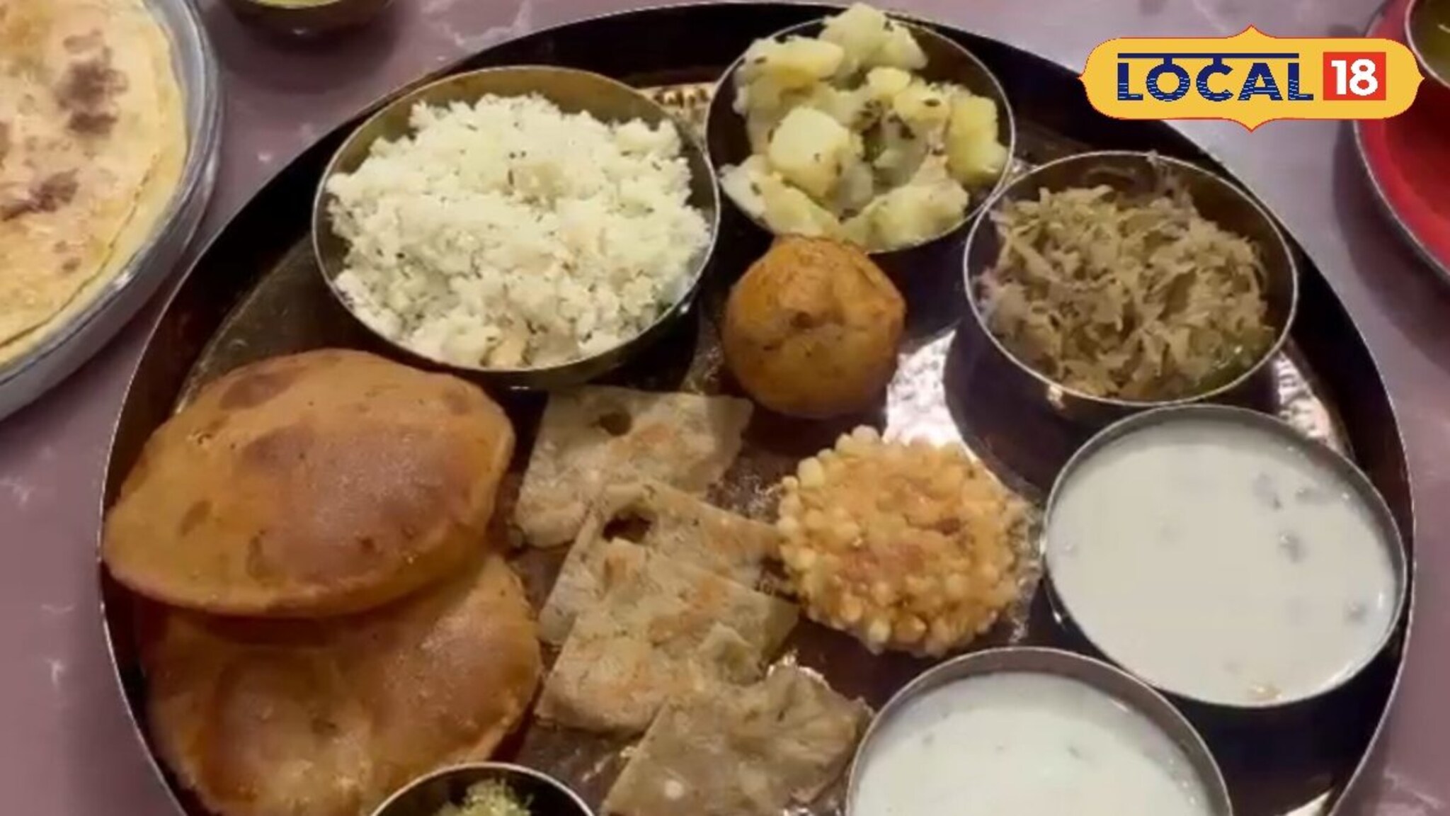 Upwaas Thali: एक-दोन नाही तर एकाच थाळीत 12 पदार्थ, ठाण्यात इथं श्रावणातील उपवास वाटेल परिपूर्ण