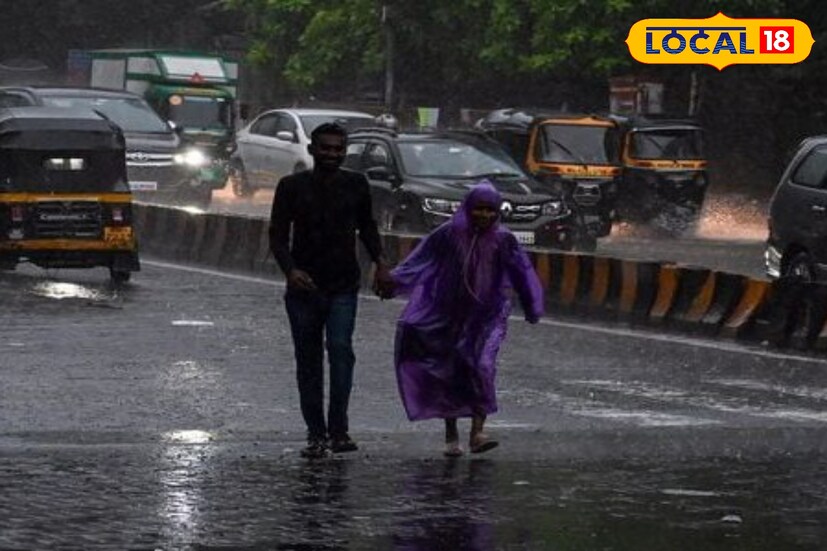 गेली अनेक दिवस कोकण किनारपट्टीवर आणि आसपासच्या भागात पावसाच्या सरी येत-जात होत्या. अनेक ठिकाणी हलक्या ते मध्यम स्वरूपाचा पाऊस पडत होता. मात्र, आजचे हवामान वेगळे आहे. हवामान विभागाने दिलेल्या माहितीनुसार आज राज्यातील कोकण किनारपट्टीवरील अनेक शहरांमध्ये पाऊस मोठ्या प्रमाणात पडण्याची शक्यता आहे. बहुतेक जिल्ह्यांना यलो अलर्ट जारी करण्यात आला असून, प्रशासनाने नागरिकांना सावधान राहण्याचे आवाहन केले आहे.  गेली अनेक दिवस कोकण किनारपट्टीवर आणि आसपासच्या भागात पावसाच्या सरी येत-जात होत्या. अनेक ठिकाणी हलक्या ते मध्यम स्वरूपाचा पाऊस पडत होता. मात्र, आजचे हवामान वेगळे आहे. हवामान विभागाने दिलेल्या माहितीनुसार आज राज्यातील कोकण किनारपट्टीवरील अनेक शहरांमध्ये पाऊस मोठ्या प्रमाणात पडण्याची शक्यता आहे. बहुतेक जिल्ह्यांना यलो अलर्ट जारी करण्यात आला असून, प्रशासनाने नागरिकांना सावधान राहण्याचे आवाहन केले आहे.