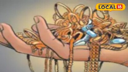 19 वर्षीय लेकीचं कांड, बॉयफ्रेंडसाठी थेट घरातच मारला डल्ला, 15 तोळे दागिने अन् रोख रक्कम... 19 वर्षीय लेकीचं कांड, बॉयफ्रेंडसाठी थेट घरातच मारला डल्ला, 15 तोळे दागिने अन् रोख रक्कम...