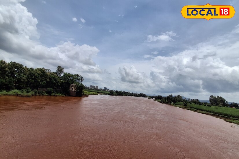 सातारा जिल्ह्यात तुरळक पाऊस झाला. पुढील 24 तासांसाठी सातारा जिल्ह्यात जोरदार पावसाची शक्यता आहे. भारतीय हवामान विभागाने पुढील 24 तासांसाठी सातारा घाट भागात सतर्कतेचा यलो जारी केला आहे.