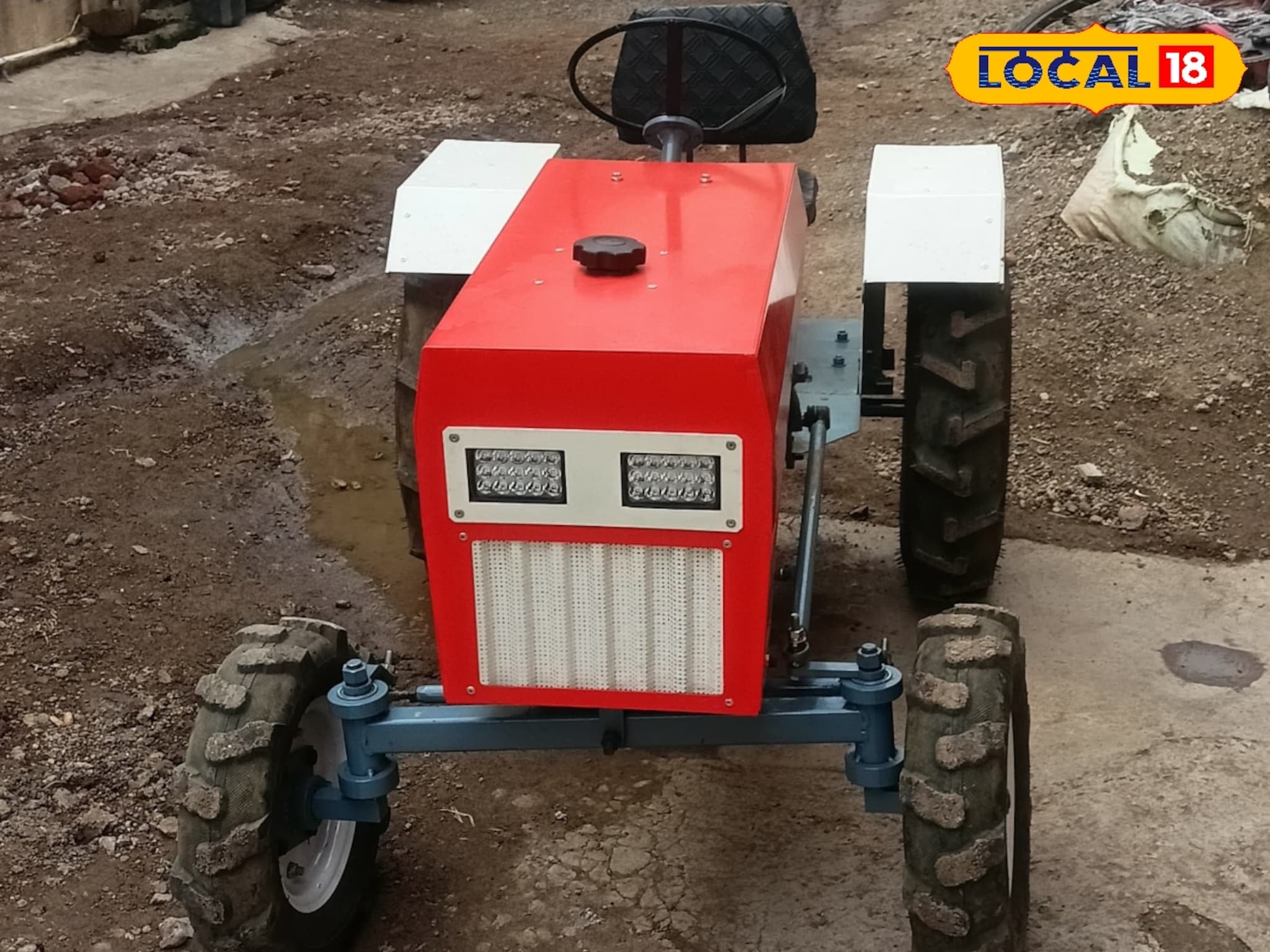 तरुण शेतकऱ्याची कमाल, कमी खर्च अन् जास्त उपयोग, बनवले खास मिनी ट्रॅक्टर, Video