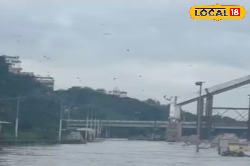 19 ऑगस्ट ते 20 ऑगस्ट या दोन दिवसांत मुठा नदीत तब्बल 2 टीएमसी पाणी सोडलं गेलं. यंदा पावसाळ्यात आतापर्यंत मुठा नदीत एकूण 14.81 टीएमसी पाणी सोडलं गेलं आहे. त्यामुळे मुठेच्या किनारी असलेल्या गावांमध्ये भीतीचं वातावरण निर्माण झालं आहे.