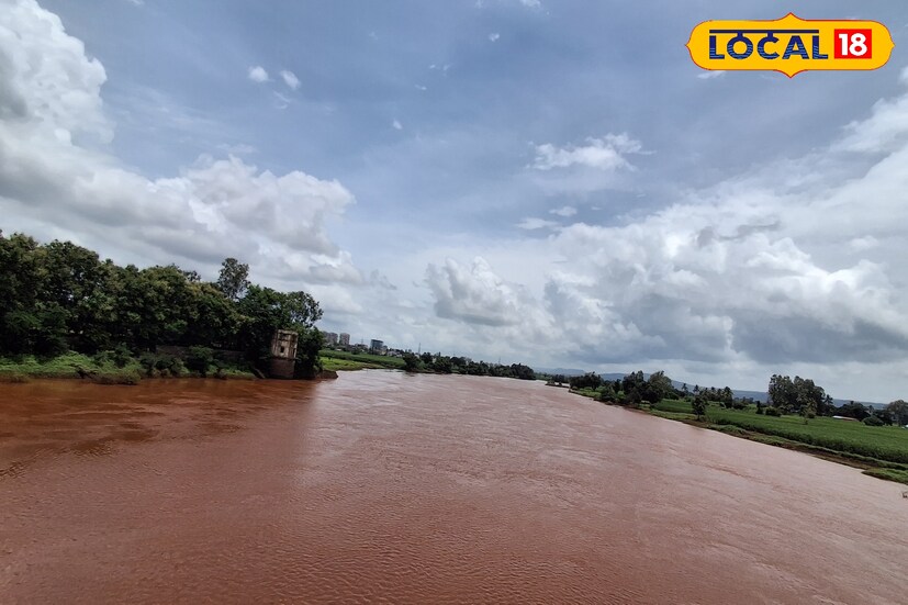 सातारा परिसरात मागील 24 तासांत 13 मिलिमीटर पावसाची नोंद झाली. कोयना धरण परिसरामध्ये पावसाची संततधार सुरुच आहे. बुधवारी 21 रोजी सकाळपर्यंतच्या 24 तासांमध्ये कोयना नवजा येथे सर्वाधिक 390 मिलिमीटर पावसाची नोंद झाली. पाणी पातळी नियंत्रित करण्यासाठी धरणाचे सहा वक्र दरवाजे तीन फुटांपर्यंत उघडले आहेत. पुढील 24 तासात सातारा घाटमाथ्यावर जोरदार पावसाचा यलो अलर्ट देण्यात आला आहे.