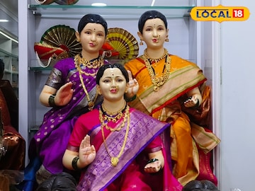 Gauri Avahan 2025: 'नवराची गौराई माझी...', गौरी आगमनसाठी भाविकांची लगबग सुरू Gauri Avahan 2025: 'नवराची गौराई माझी...', गौरी आगमनसाठी भाविकांची लगबग सुरू