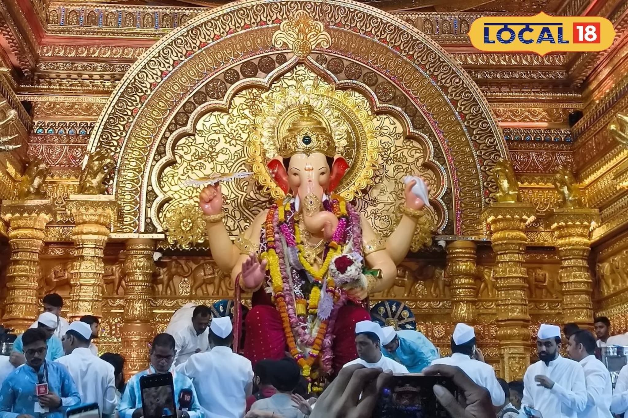 ‘लालबागचा राजा’च्या दर्शनासाठी रांगा, यंदाच्या गणेशोत्सवात खास थीम, PHOTOS