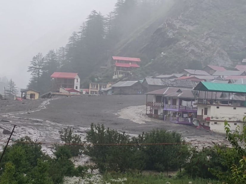 दरम्यान, इंडियन आर्मातील छावणीतून 8 ते 10 सैनिक बेपत्ता असल्याची माहिती आहे. या घटनेनंतर आता जिल्ह्यातील अनेक शाळांना सुट्टी जाहीर करण्यात आली आहे. 